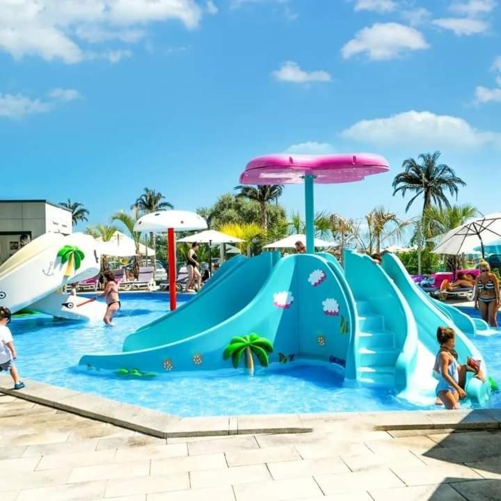 Alezzi Beach Resort Gorgeous Family Aparment Cu Piscina Năvodari Buitenkant foto